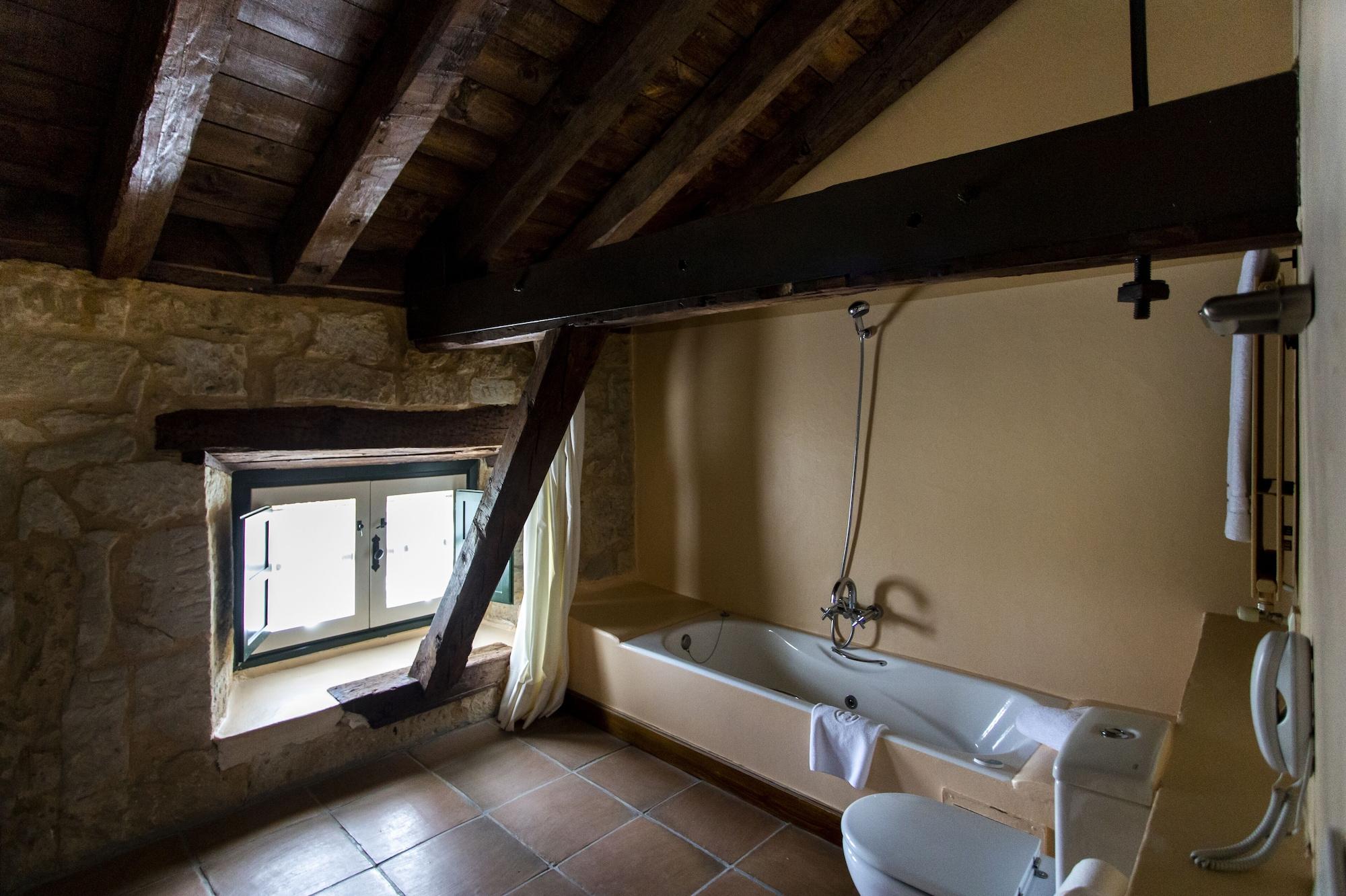 Hacienda Zorita Wine Hotel & Spa Valverdón Εξωτερικό φωτογραφία Bathroom in the house
