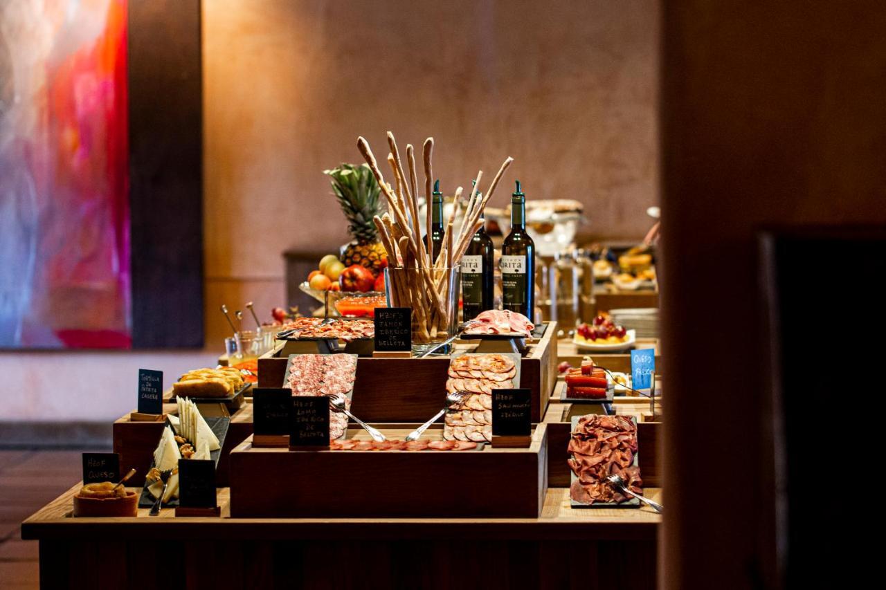 Hacienda Zorita Wine Hotel & Spa Valverdón Εξωτερικό φωτογραφία A buffet at a hotel